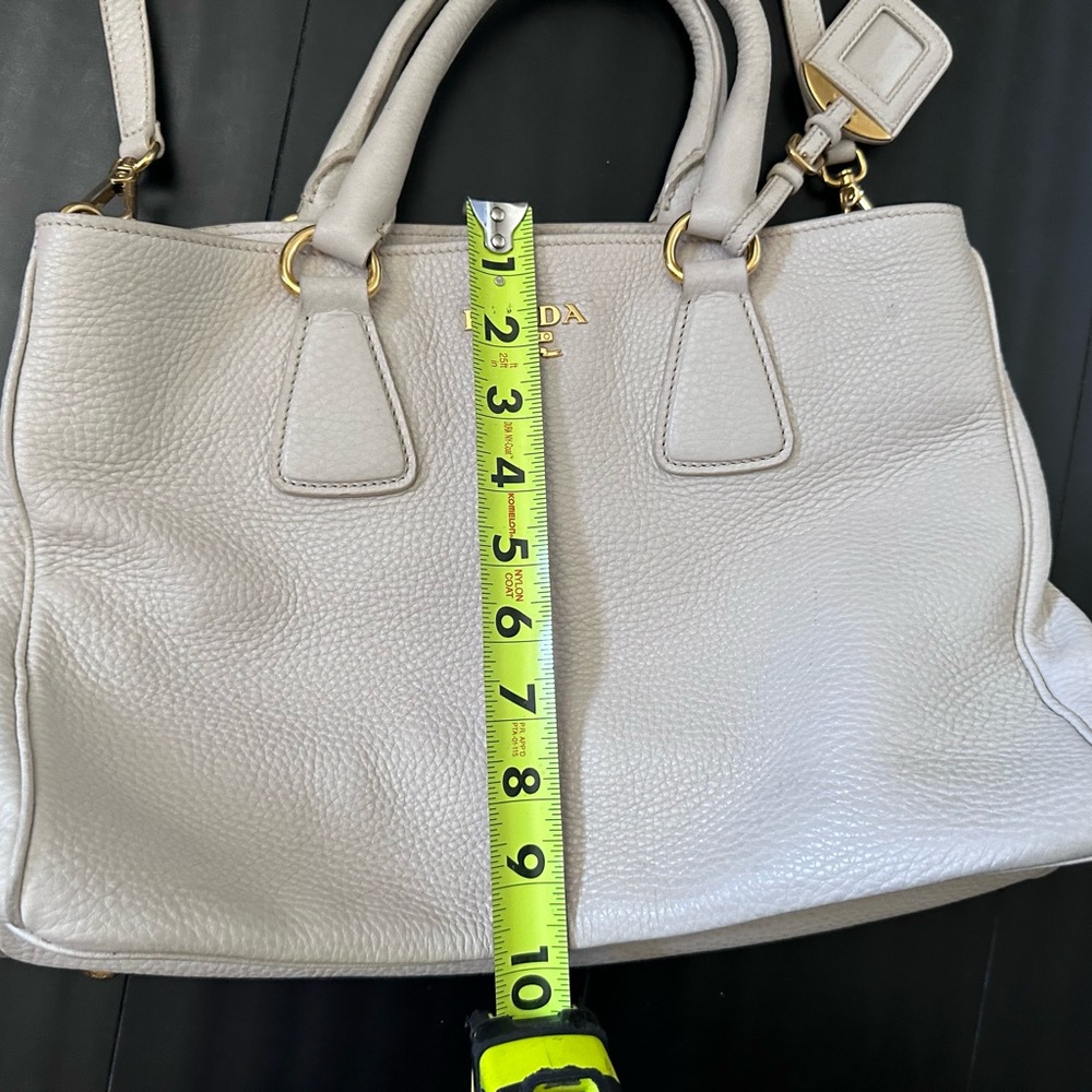Prada pebbled leather off white cream handbag - Picture 2 of 15